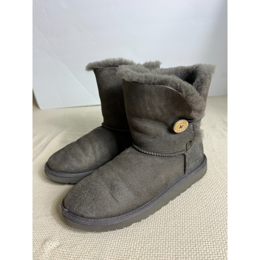 UGG Australia Bailey Button Gray Sheepskin Winter Boots Women's Size 6